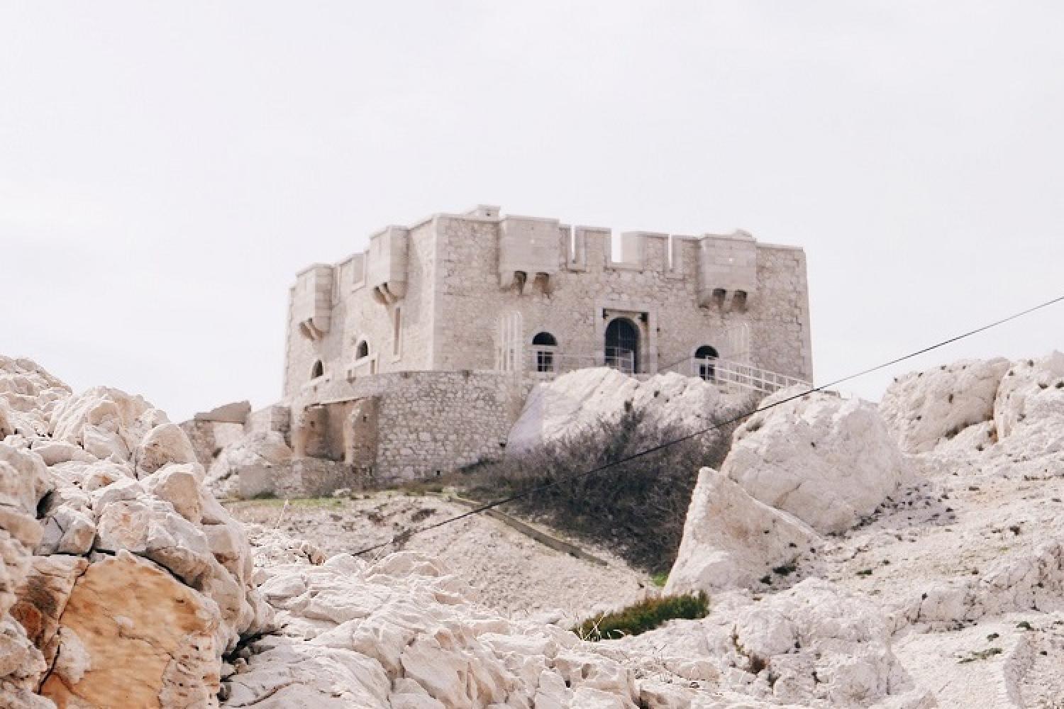 Fort de Pomegues - Vue du fort historique depuis la mer Méditerranée