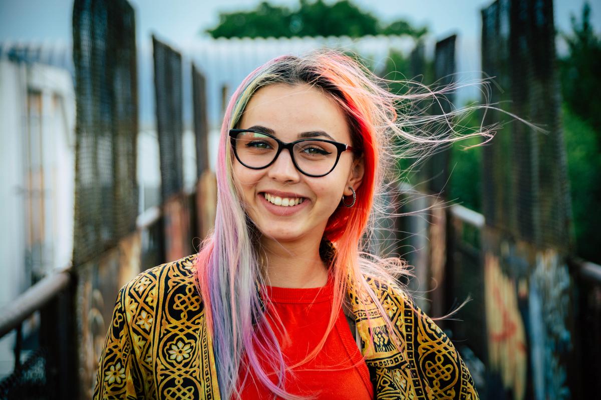 Portrait d'Ellie-Rose Wilkens, photographe basée à Paris